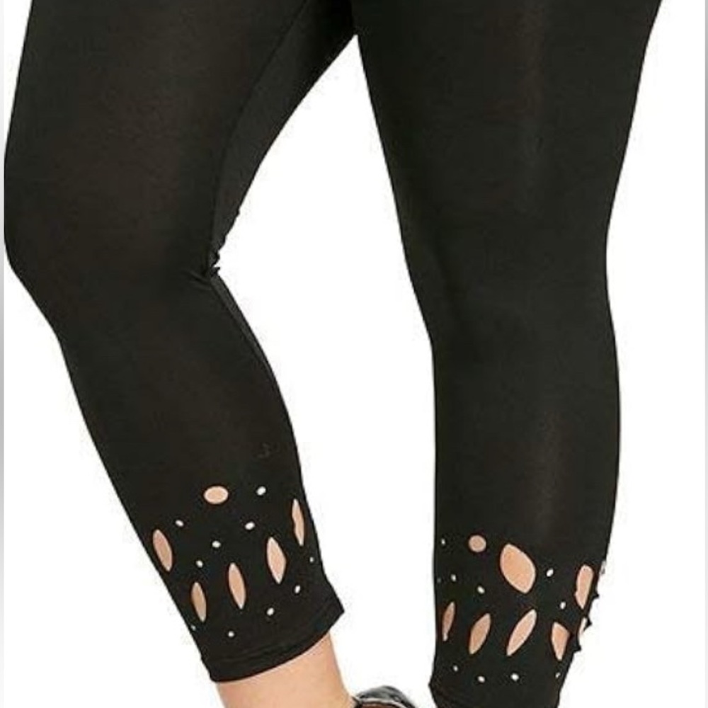 Torrid size 0 capri leggings w/ cut outs